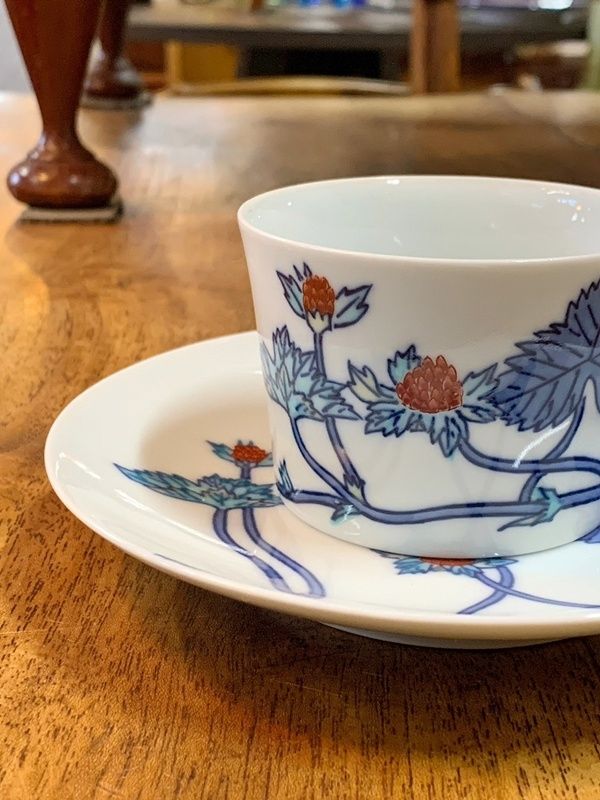 今泉今右衛門 錦苺絵紅茶碗 カップ＆ソーサー 2客セット 錦苺絵紋