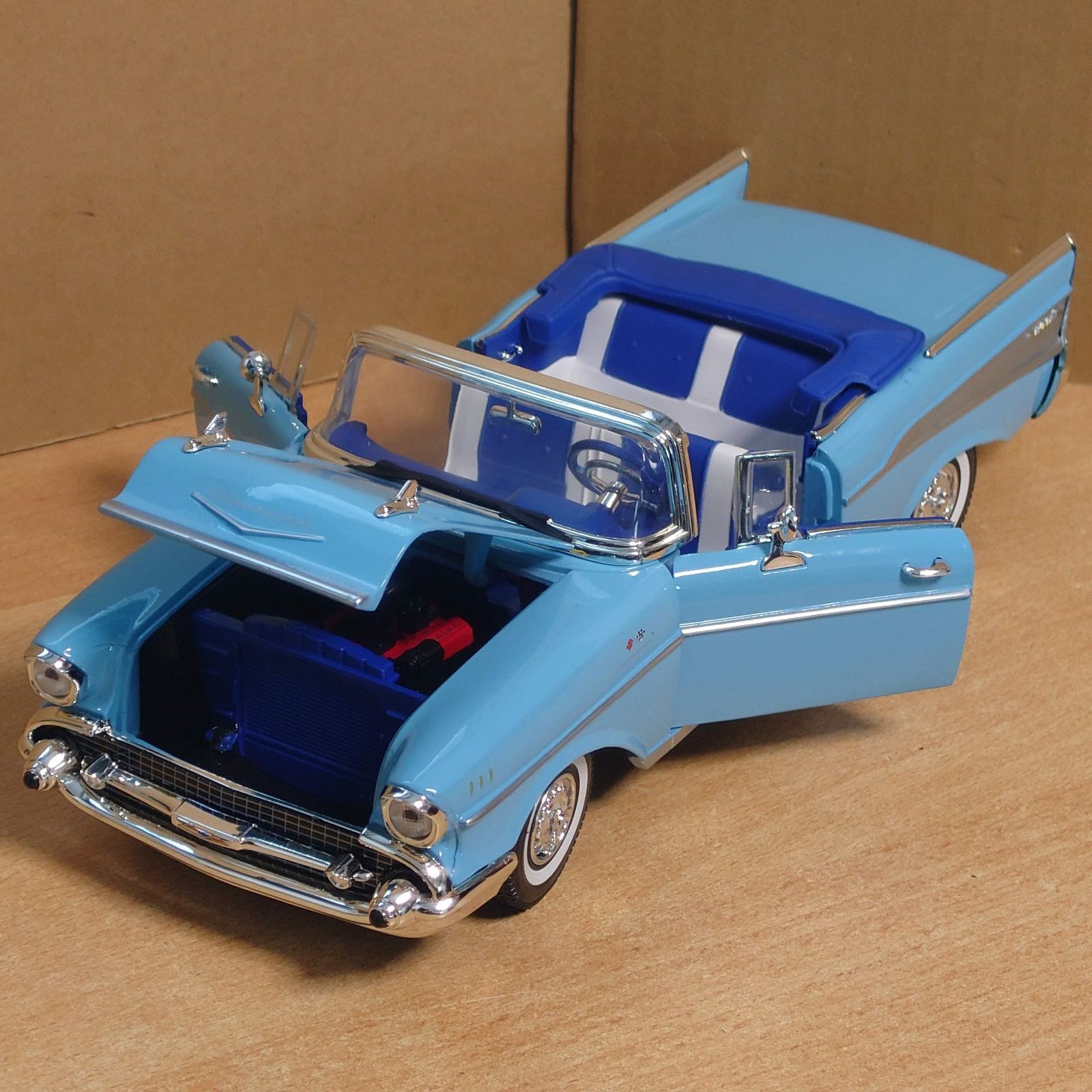 1/18 シボレーベルエアコンバーチブル ブルー 1957 Chevy MM製 - メルカリ