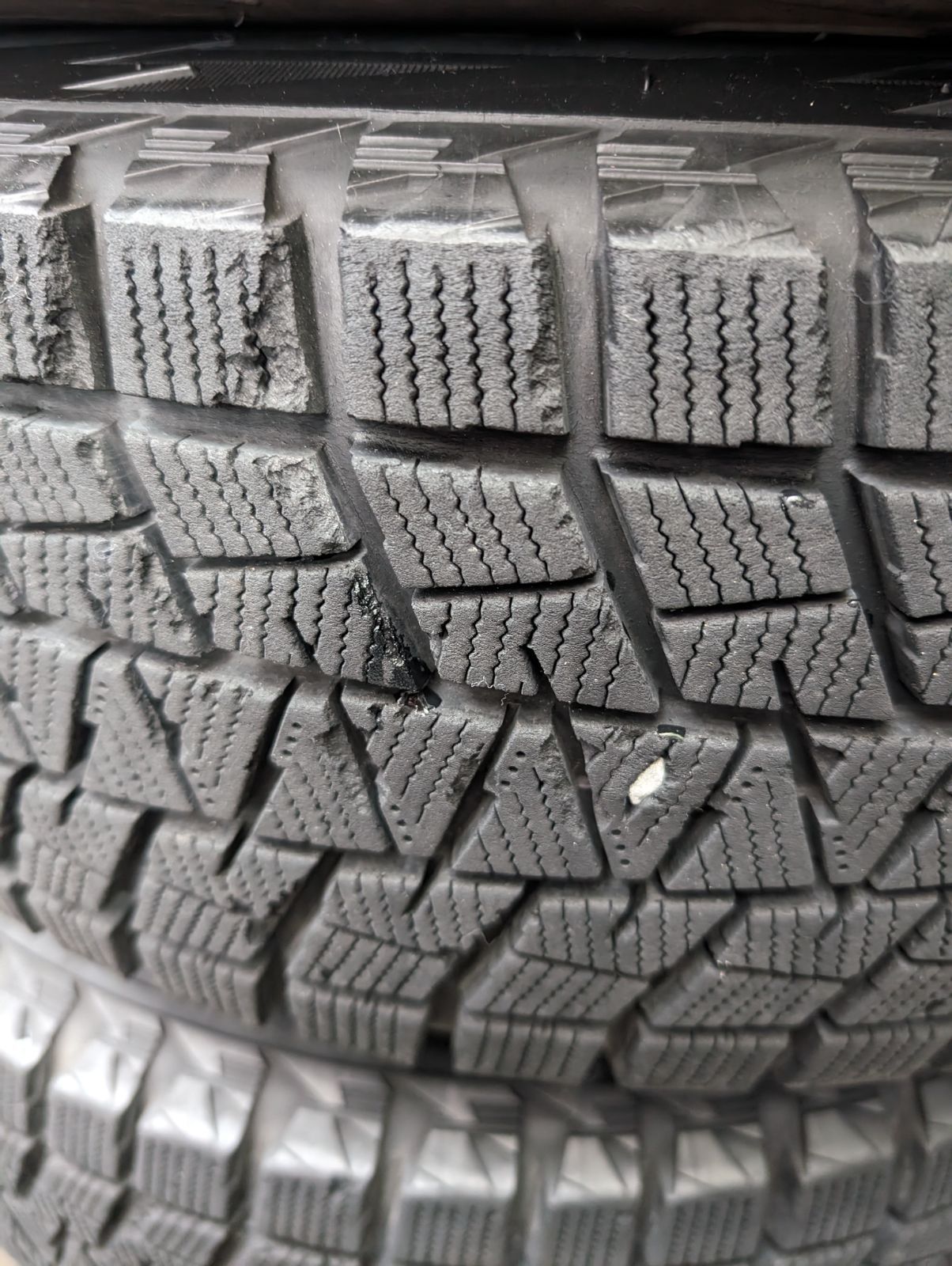 デリカD5 鉄チンホイール スタッドレスタイヤ中古 215/70R16 4本セット