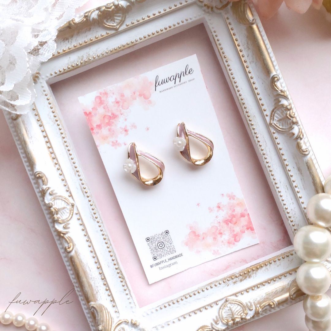 ハンドメイド しずく型 エポピアス くすみピンク フラワー パール風 