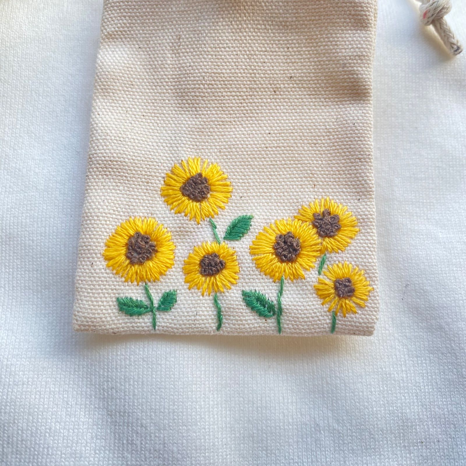 手刺繍ひまわり畑 御守り袋 お守り ハンドメイド - メルカリ