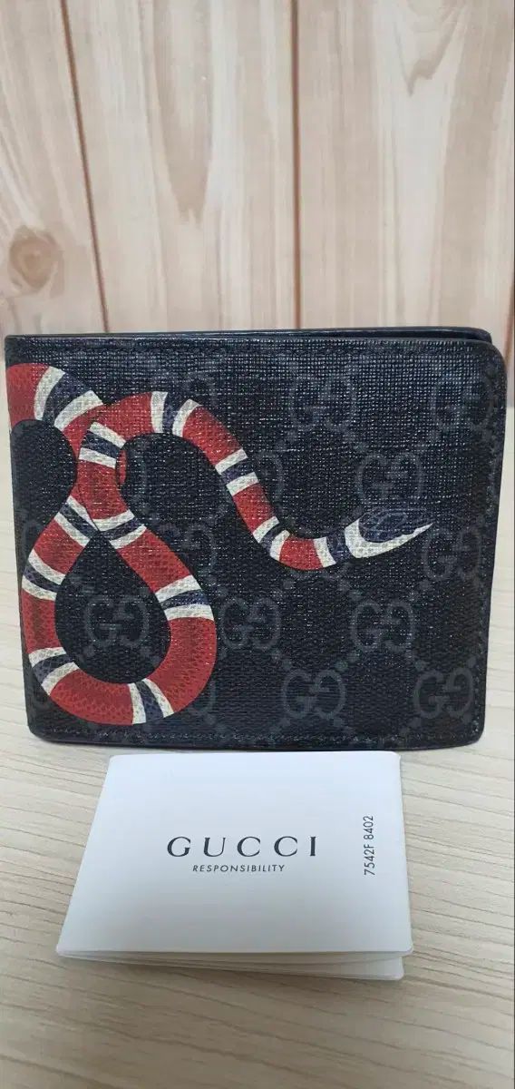 GUCCI グッチ 蛇 二つ折り財布|財布 ブラック 正規品 S レベル 感情 O