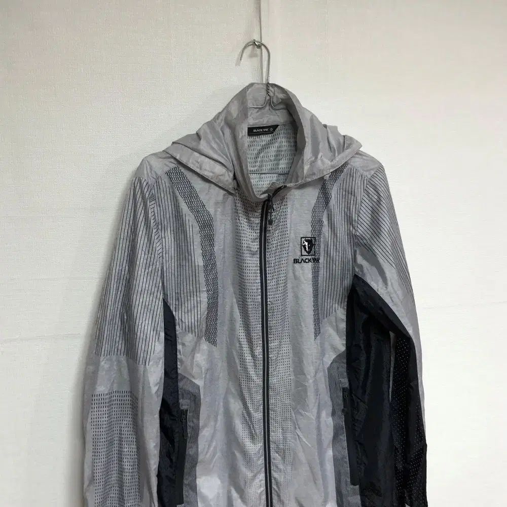 韓国発★新品 BLACK YAK ブラックヤク スポーツウェア トップス M 韓国発☆新品 BLACK YAK ブラックヤク スポーツウェア トップス M