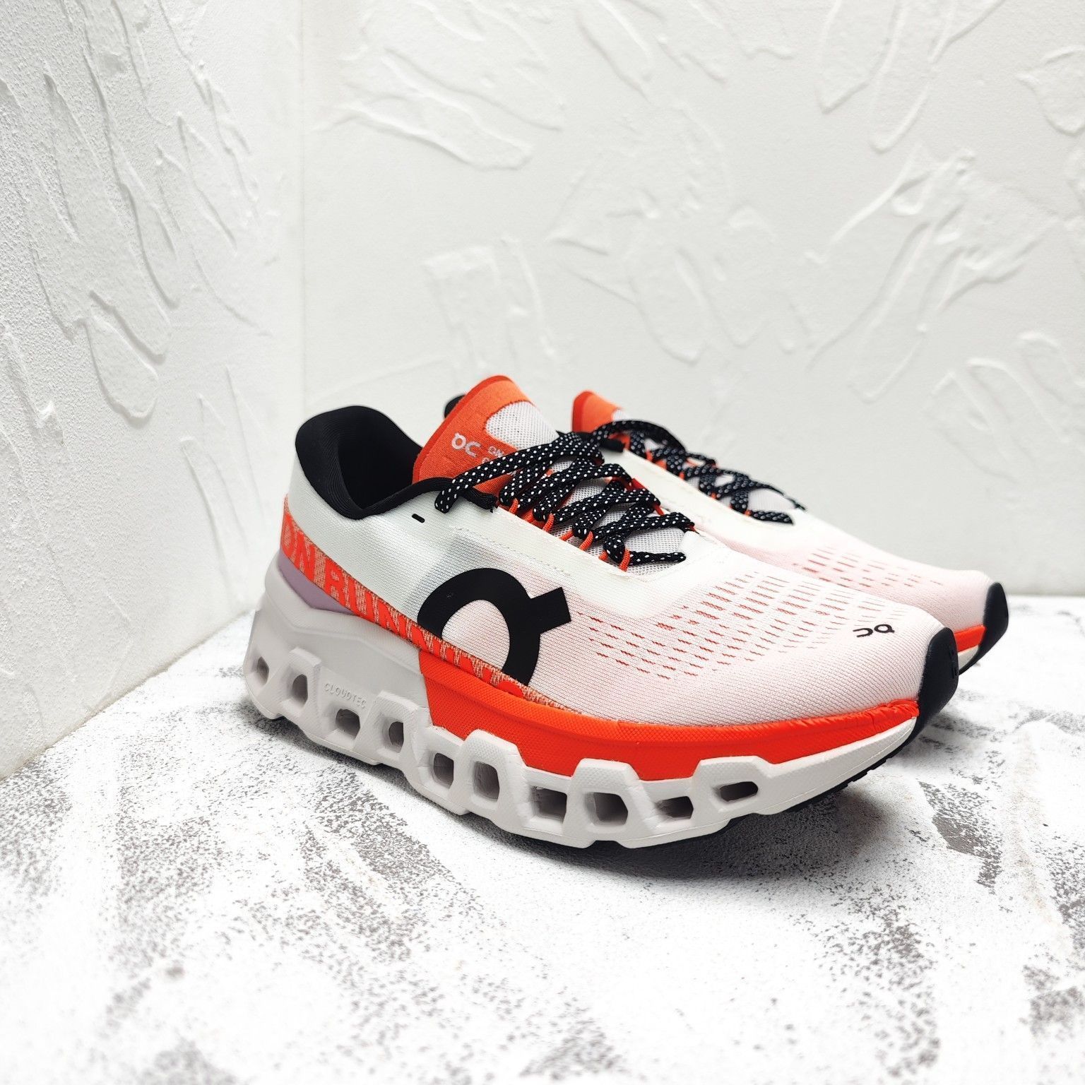 本日限り　On Cloudmonster2 ランニングシューズ On Cloudmonster2 クラウドモンスター 第二世代 ジョギング