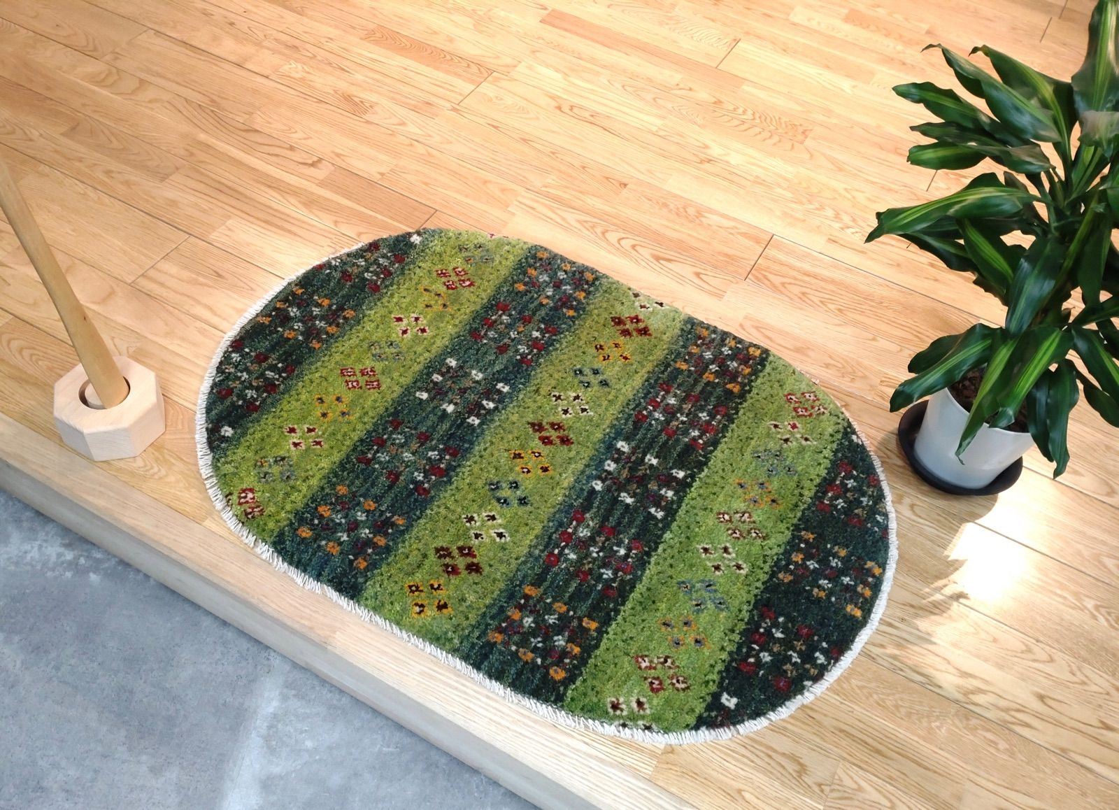 激安超安値 ペルシャ 茜色 ヤギ 楕円形 90×62