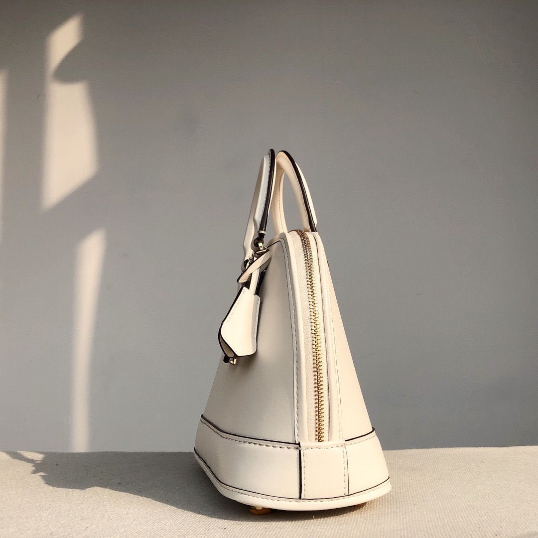 新品未使用】COACH コーチ CC411 Levelシリーズ シェルバッグ - メルカリ 