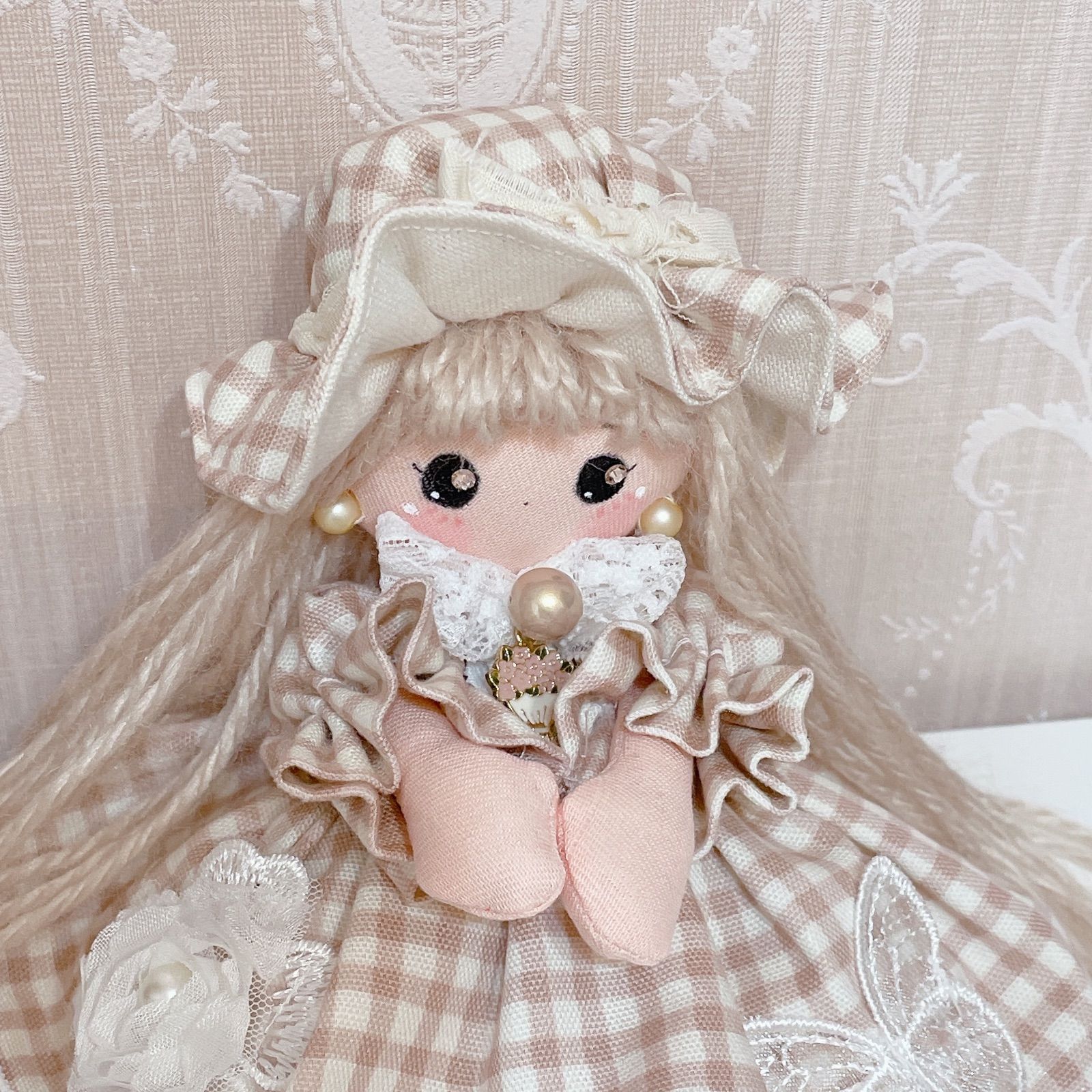 カントリードール♡ハンドメイド♡お人形♡くすみグレーレース♡ カントリードール♡ハンドメイドドール♡手作り人形 - メルカリ
