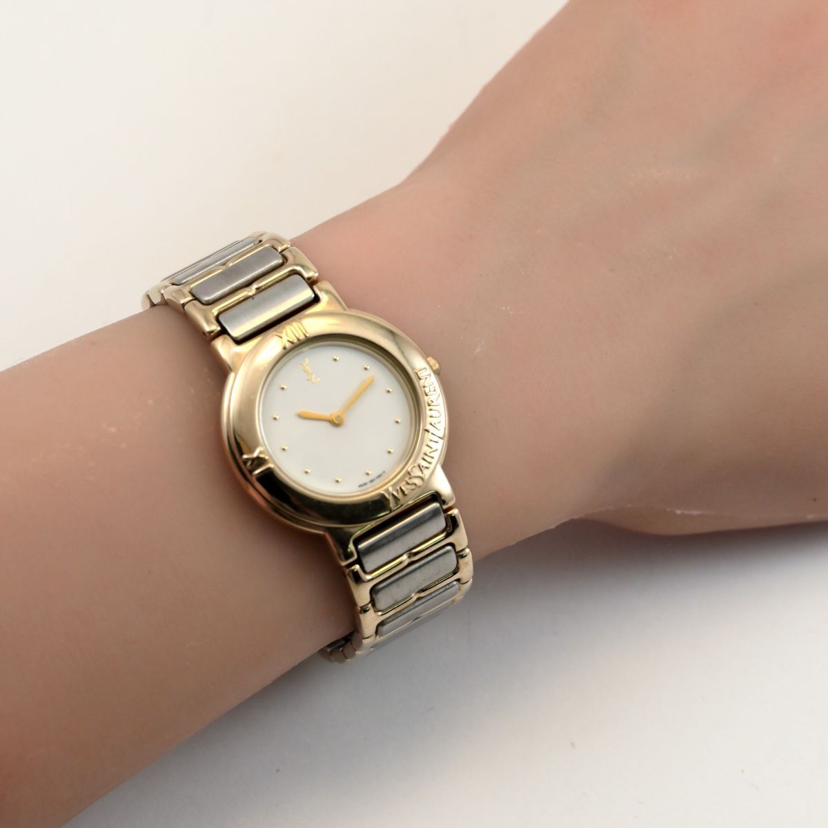 イヴサンローラン　腕時計　クォーツ　ユニセックス　YSL ゴールド イヴサンローラン ユニセックス クォーツ ゴールド腕時計 超美品 希少