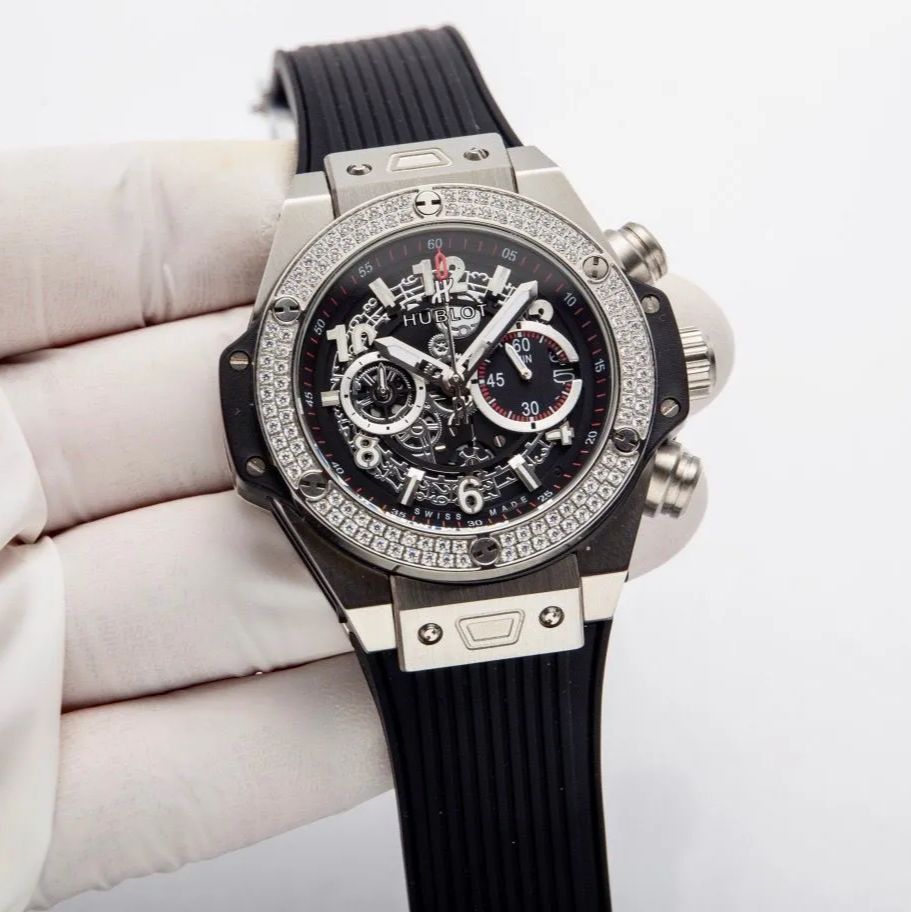 新品未使用  HUBLOT腕時計です