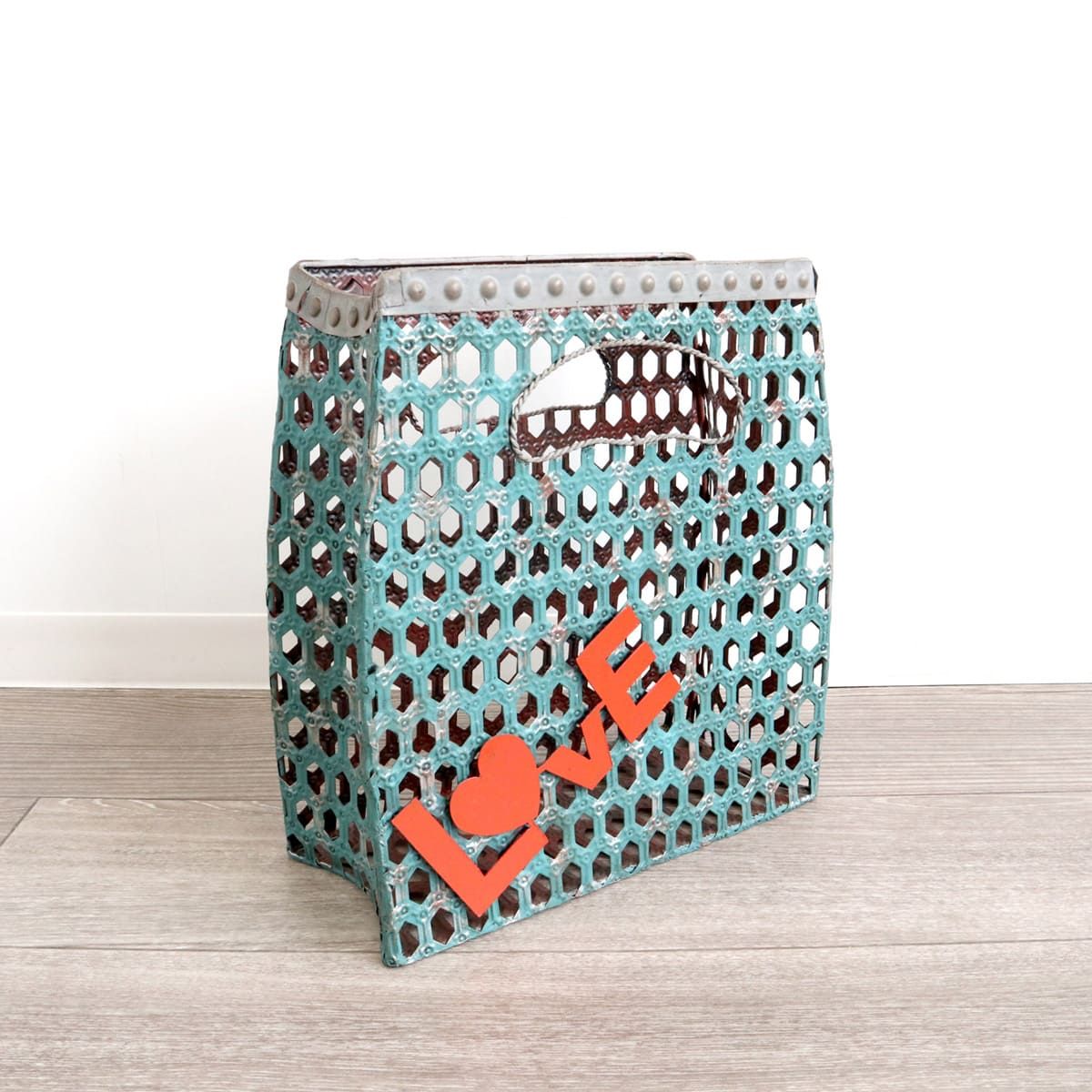 鹿児島出身の鶴丸和久の油絵「朱不二／あかふじ」です。サイズはSM 赤