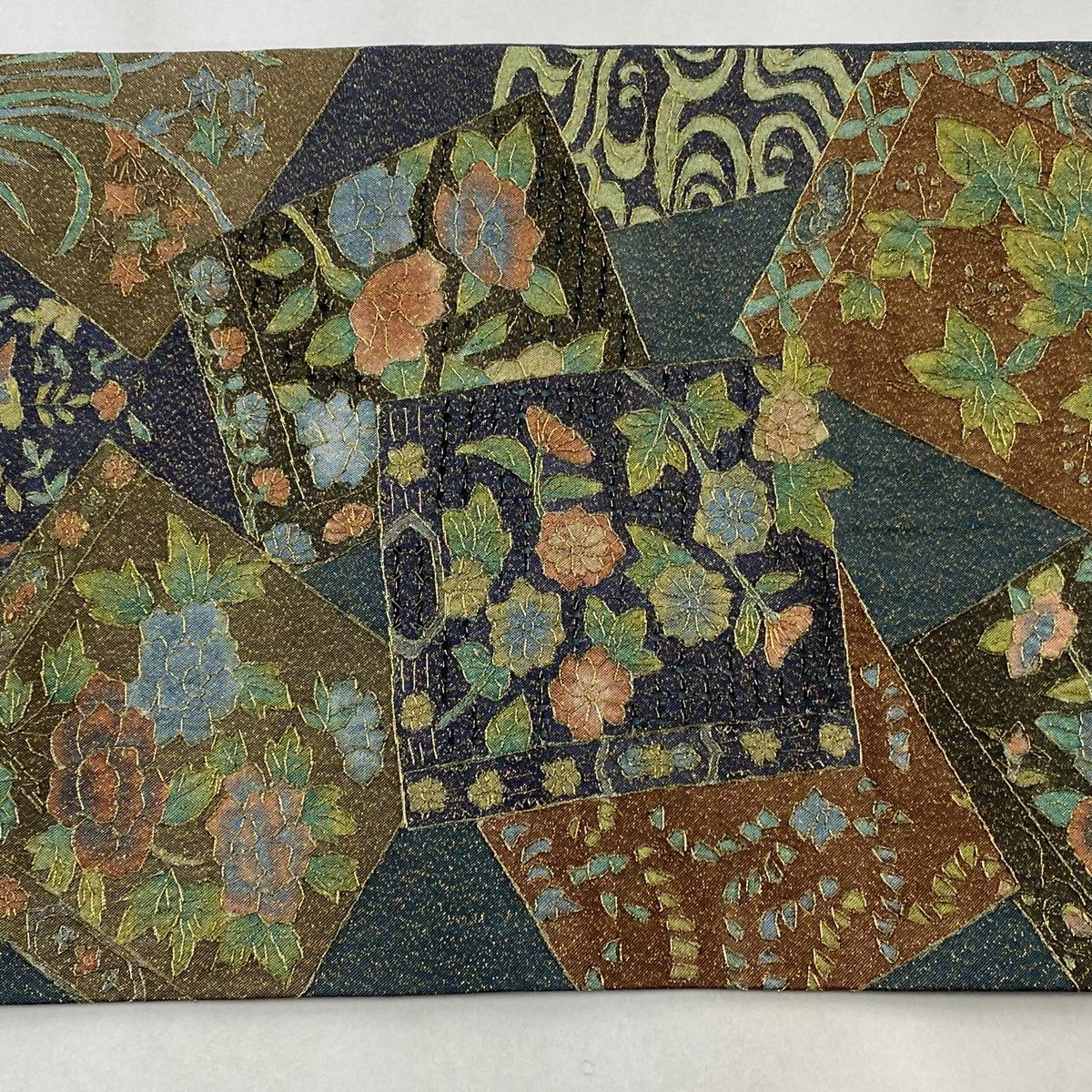 袋帯 美品 逸品 金糸 汕頭刺繍 灰緑 全通 正絹 華文様 袋帯 美品 逸品 華文 草花 金糸 汕頭刺繍 灰緑 全通 正絹 【中古