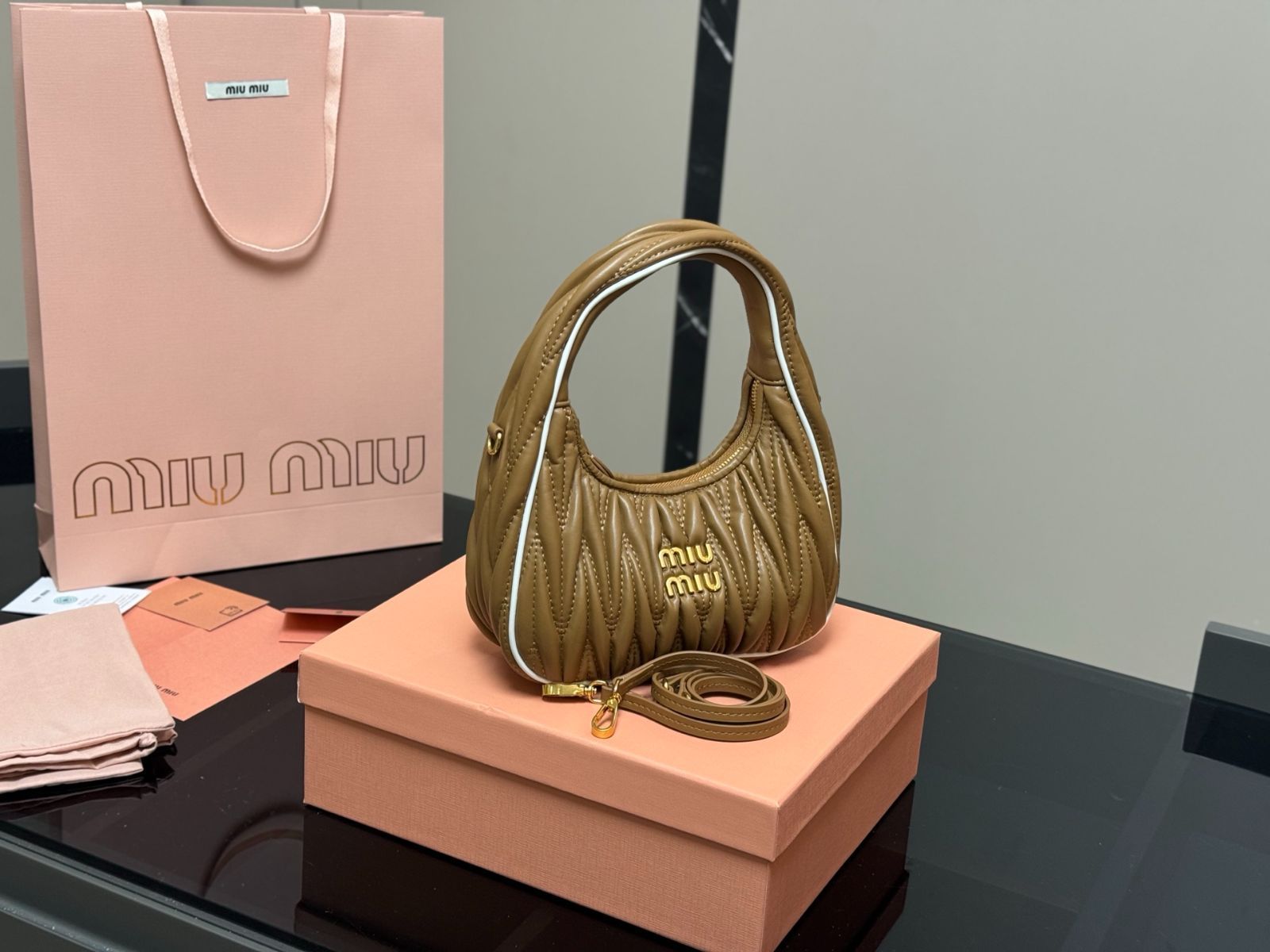 【直営店】MiuMiu ワンダーウィッカーハンドバッグ レディース ワンダー Miu Miu