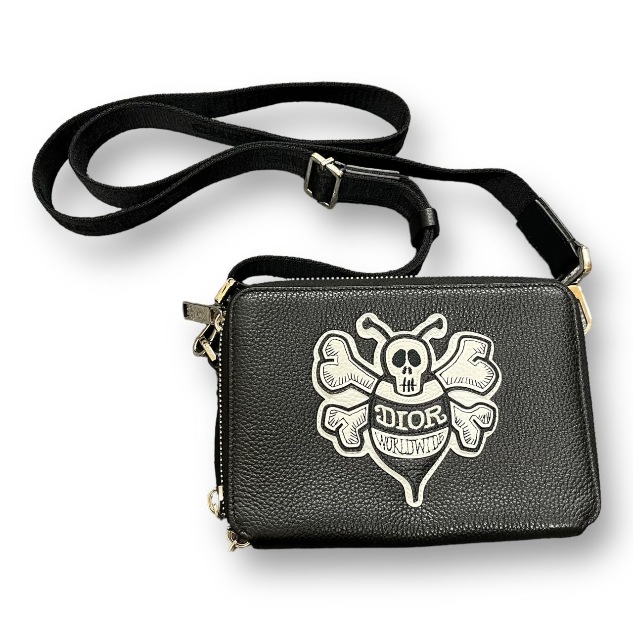 美品 Dior Shawn Stussy Bee Patch Leather Compact Shoulder Bag コラボ ショルダーバッグ ディオール  ショーンステューシー 58063A1 - メルカリ