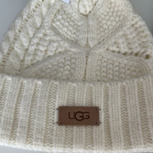  UGG Cable Beanie With Pom ポンポン付ニット帽 ニット帽 ビーニー 帽子