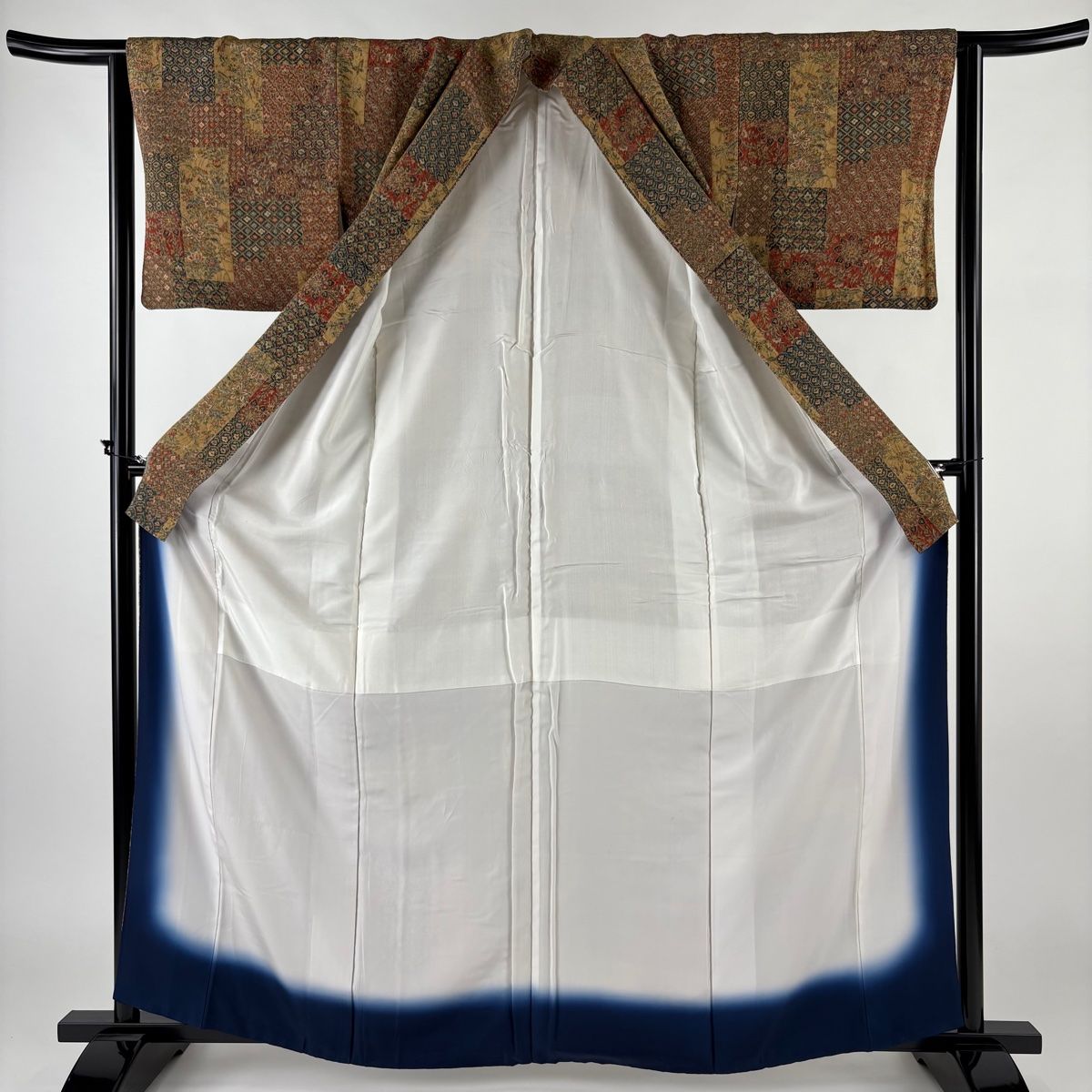 正絹　紗　ヴィンテージ　小紋　身丈（肩から）155㎝ 小紋 身丈162cm 裄丈62.5cm S 袷 鞠 駒 金彩 墨色 正絹 秀品