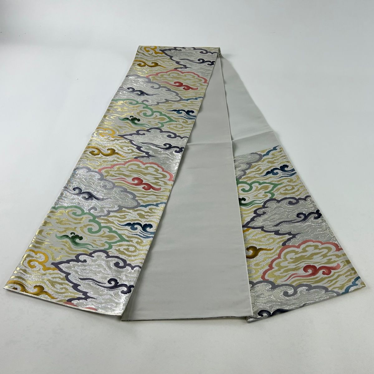 袋帯 美品 秀品 雲取唐花文 箔 金銀糸 灰色 六通 正絹 【中古