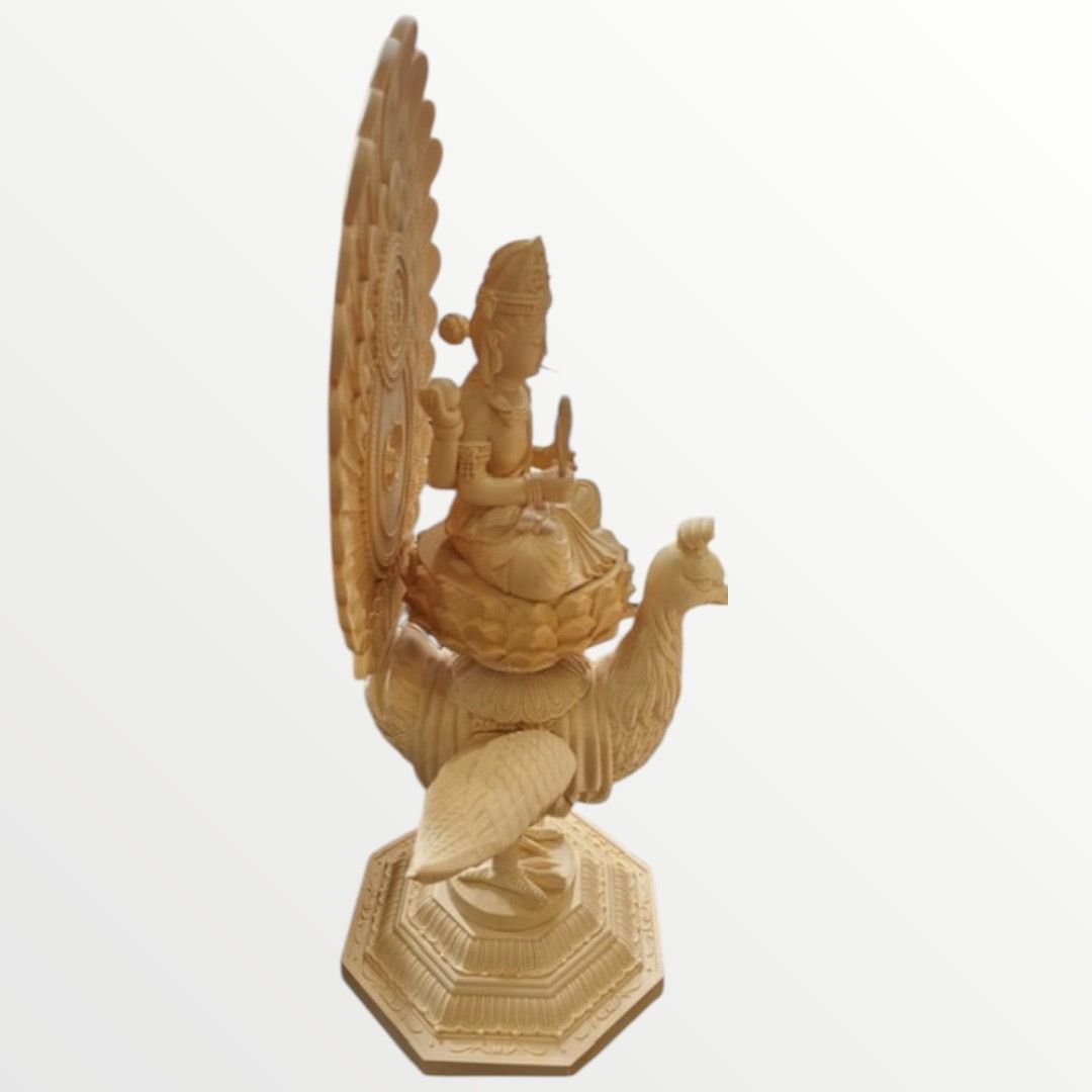 古美術　総檜材　仏教工芸品　木彫仏教　時代彫刻　極上品　仏師で仕上　孔雀明王像 檜木 仏教工芸品 木彫仏教 精密彫刻 孔雀明王座像 彫刻 オブジェ