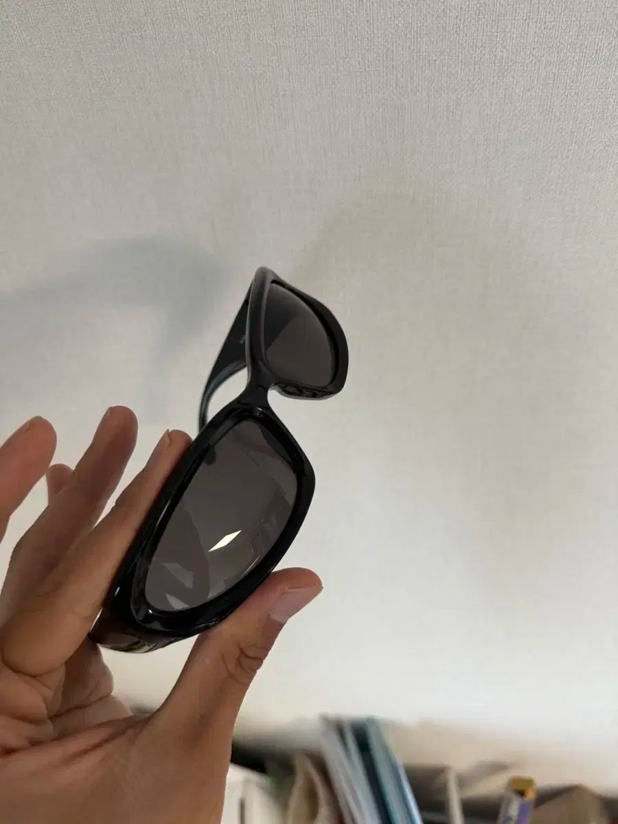 バレンシアガSwiftサングラス 黒 Swift Oval Sunglasses in Black | Balenciaga US