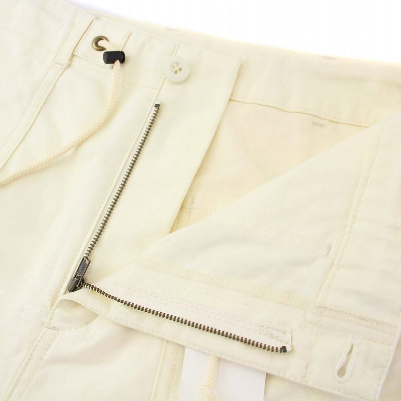 ホワイト 182207013