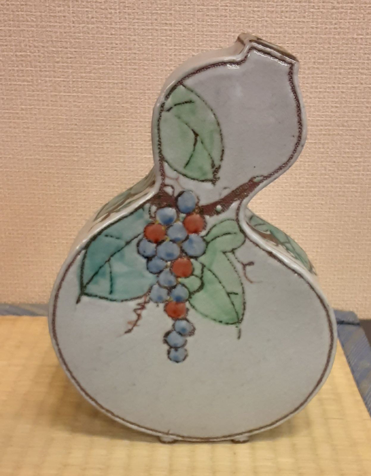 黒田赫三郎作 ひさご型花入れ葡萄