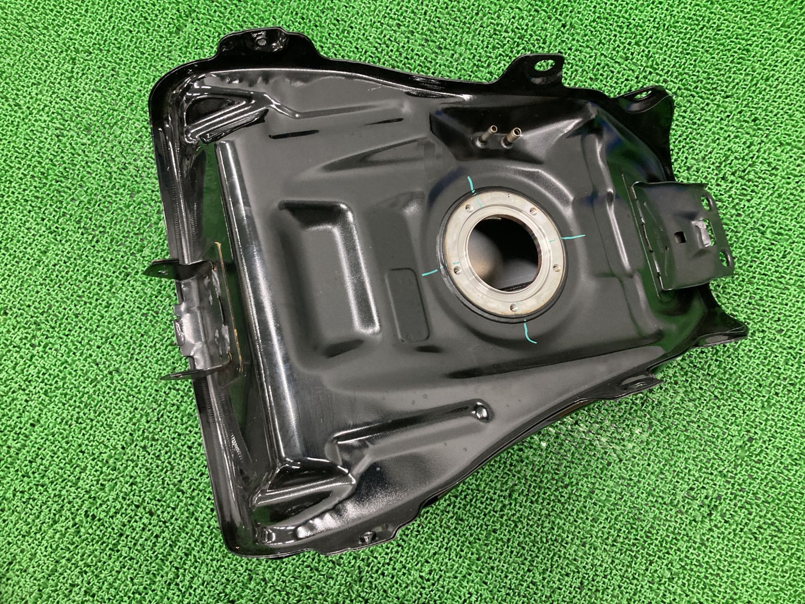 YAMAHA xjr1300 タンク エディ ローソン 黒/白/赤 YAMAHA xjr1300