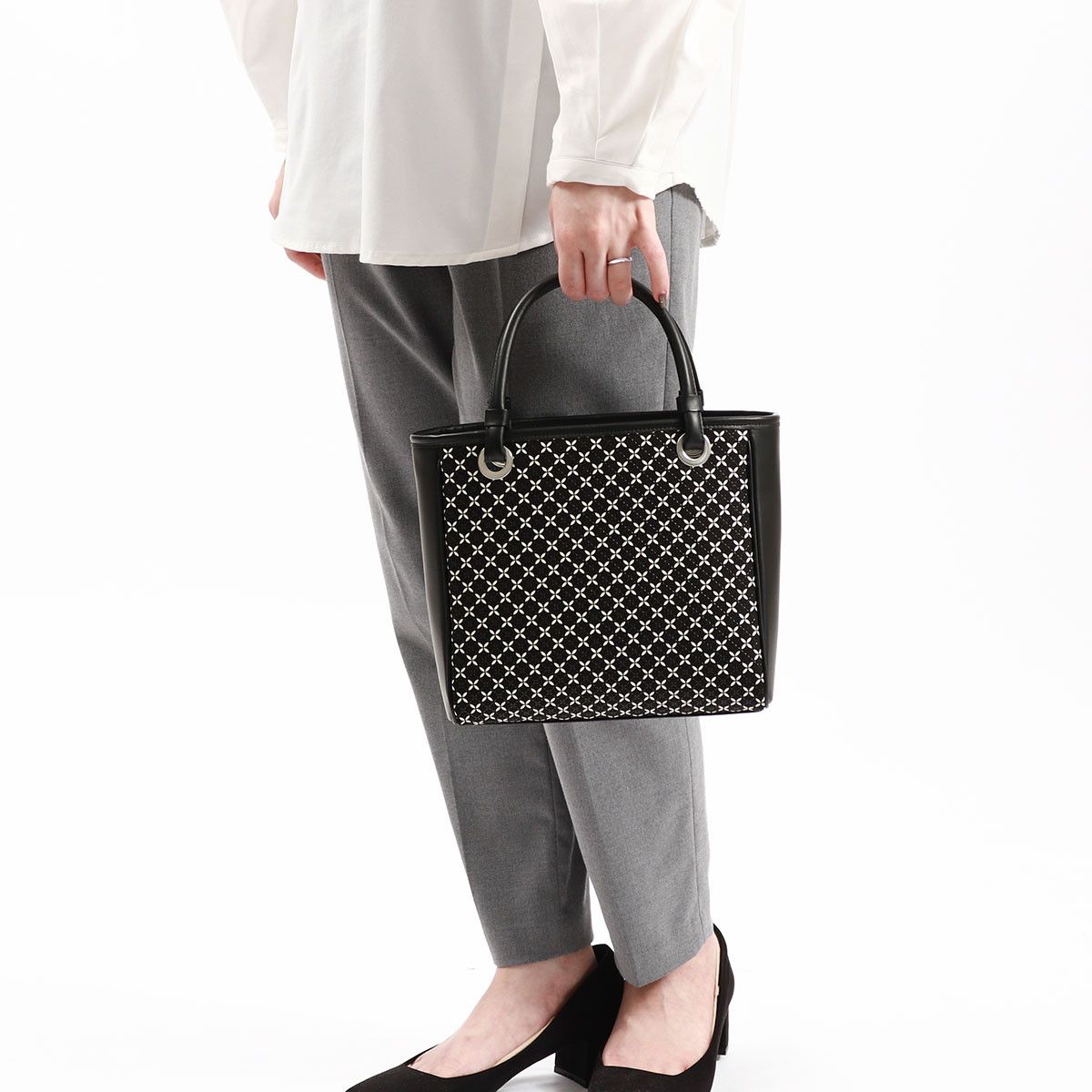 極美品　A4 印傳屋　INDEN-YA トートバッグ　フロニティ　インデンヤ 楽天市場】【最大54倍 13日10時迄】 ノベルティ付 印傳屋 バッグ 印伝