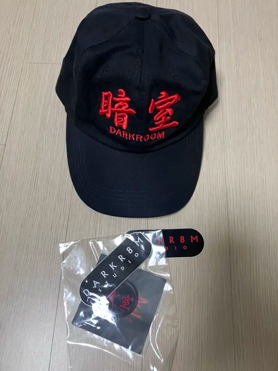 Darkr8m Studio ダークルーム スタジオ 赤いロゴキャップ 暗い部屋 グリップトック
