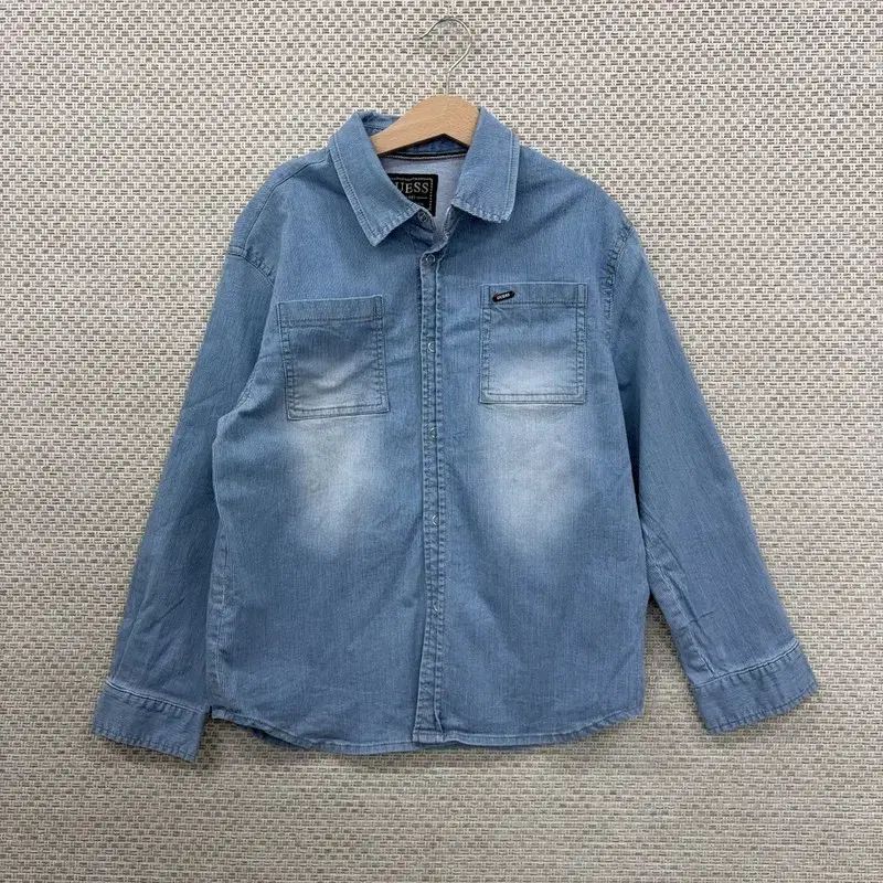 【雷市場（ポンジャン）商品韓国直送】 GUESS(ゲス) キッズ デニムシャツ 145 B00613
