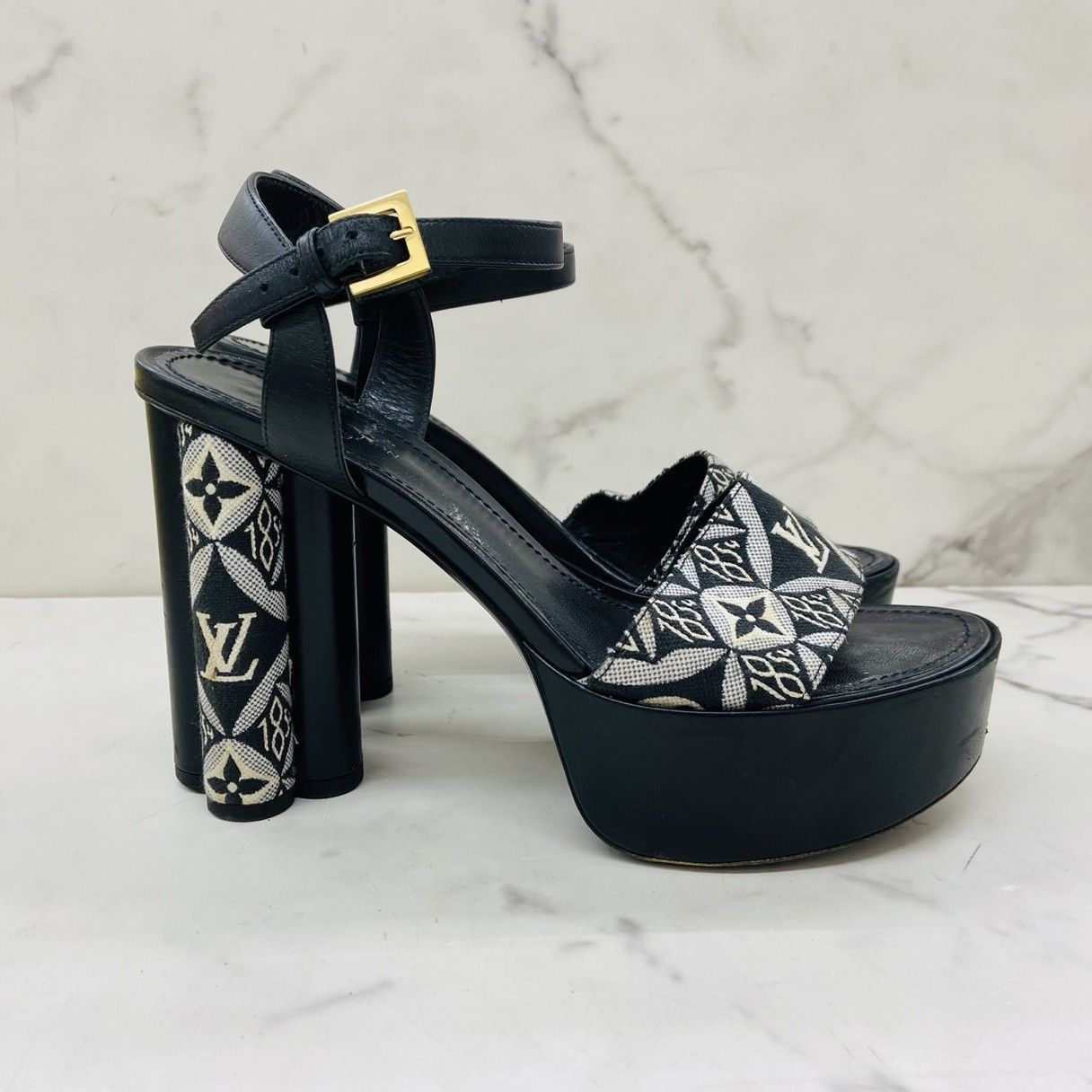 LOUIS VUITTON ルイヴィトン ポディウム・ライン プラットフォーム 