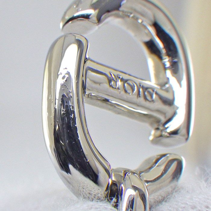 Christian DiorピアスCDロゴスウィングドロップイミテーションパール