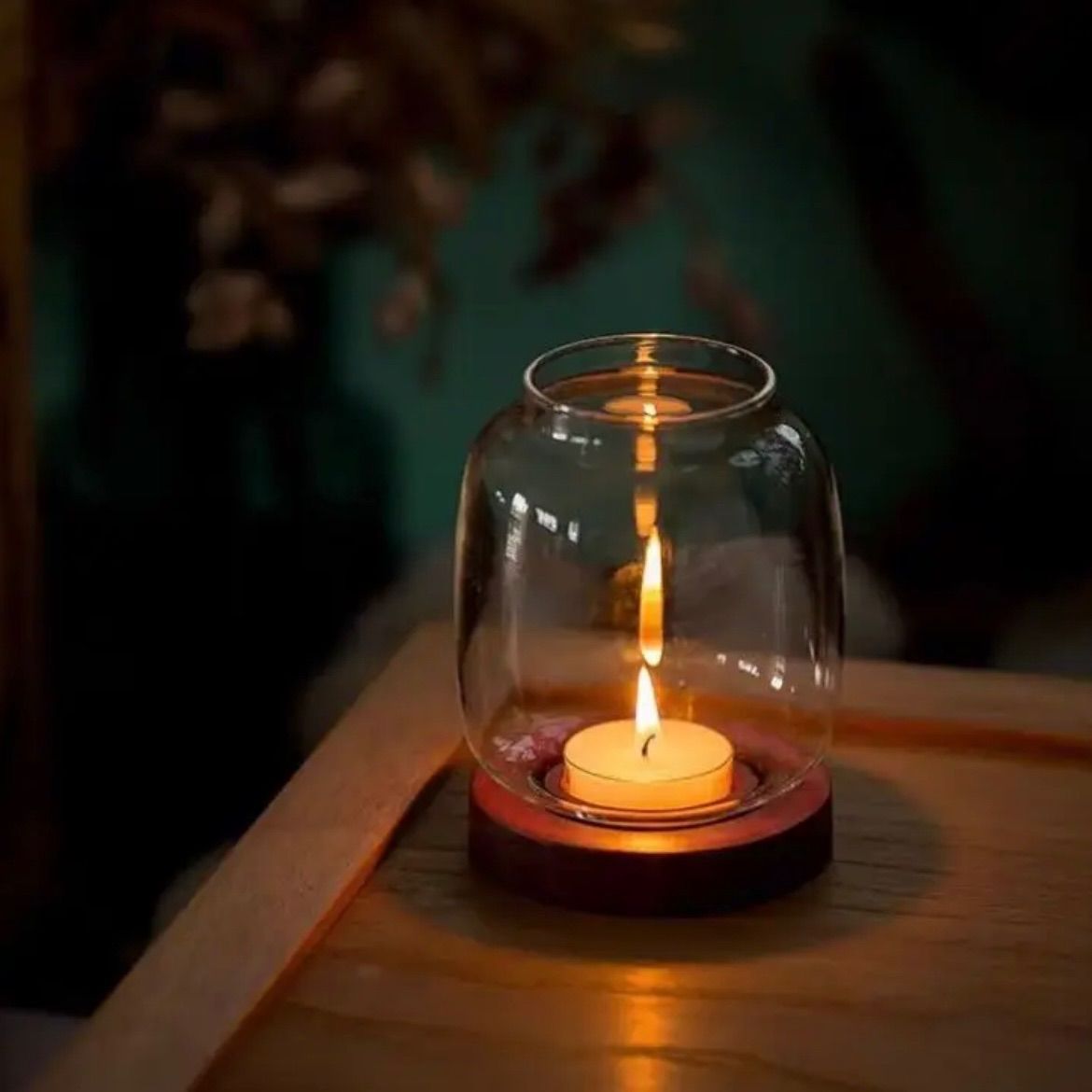 置物 キャンドルホルダー 壁掛けタイプ 防風ガラスカバー付き 北欧 日本風 インテリアランプ テーブルランプ メタル製 アンビエント 照明 デコレーション キッチン ダイニング ティーテーブル 装飾 雰囲気作り デザイン雑貨 室内 照明 雑貨 オブジェ