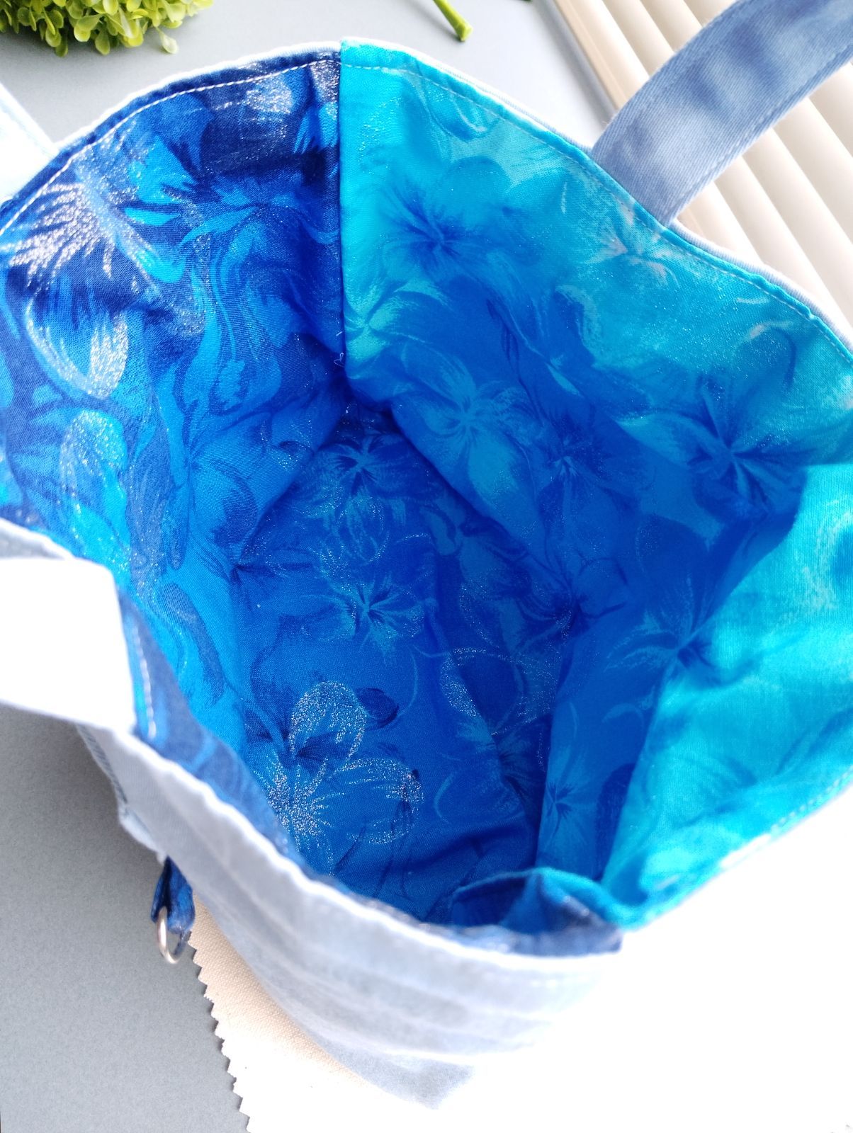 ティッシュケース付き】トートバッグ デニムリメイク 小物入れ