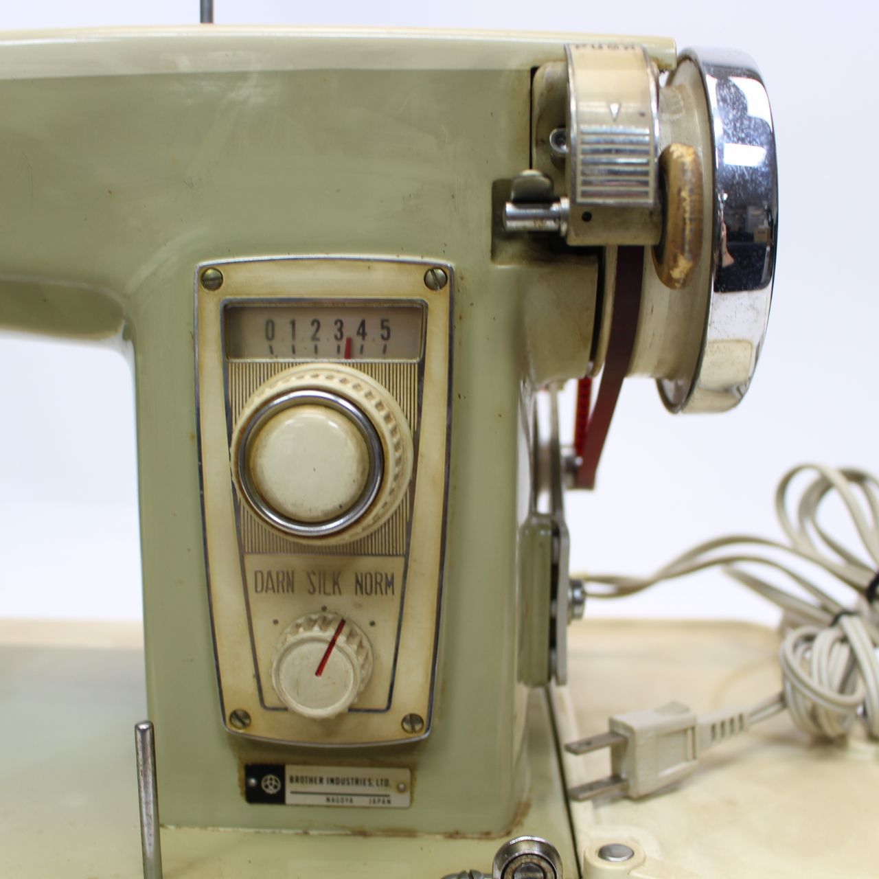 238)BROTHER ブラザー ミシン HAPPY TYPE M-1100 昭和レトロ 238)BROTHER ブラザー ミシン HAPPY TYPE M-1100 昭和レトロ