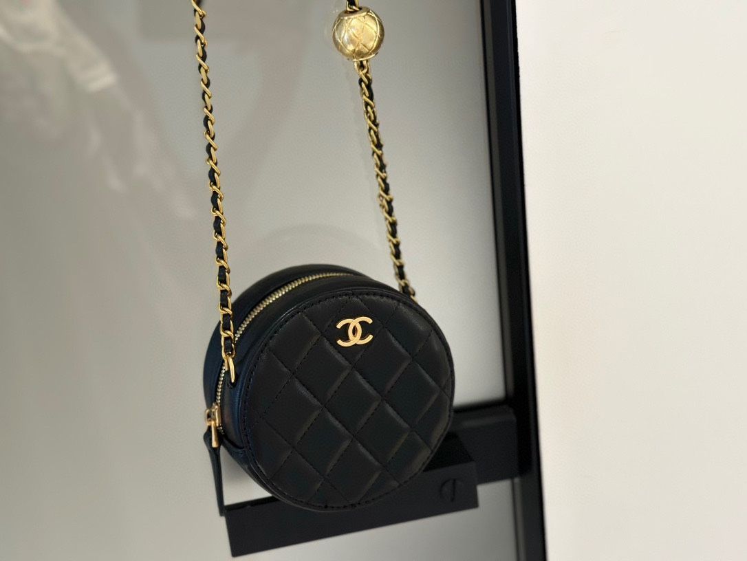 人気.可愛い  極美品 CHANEL バッグ ショルダーバッグ  ハンドバッグ お餅の包み