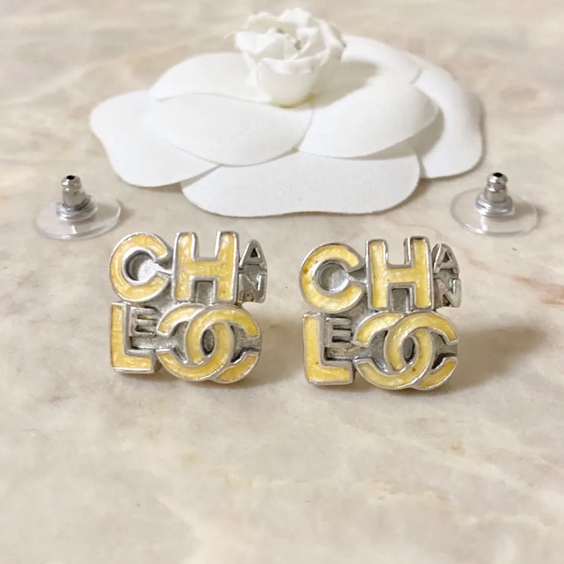 CHANEL ピアス　シルバー　アルファベット　ロゴ