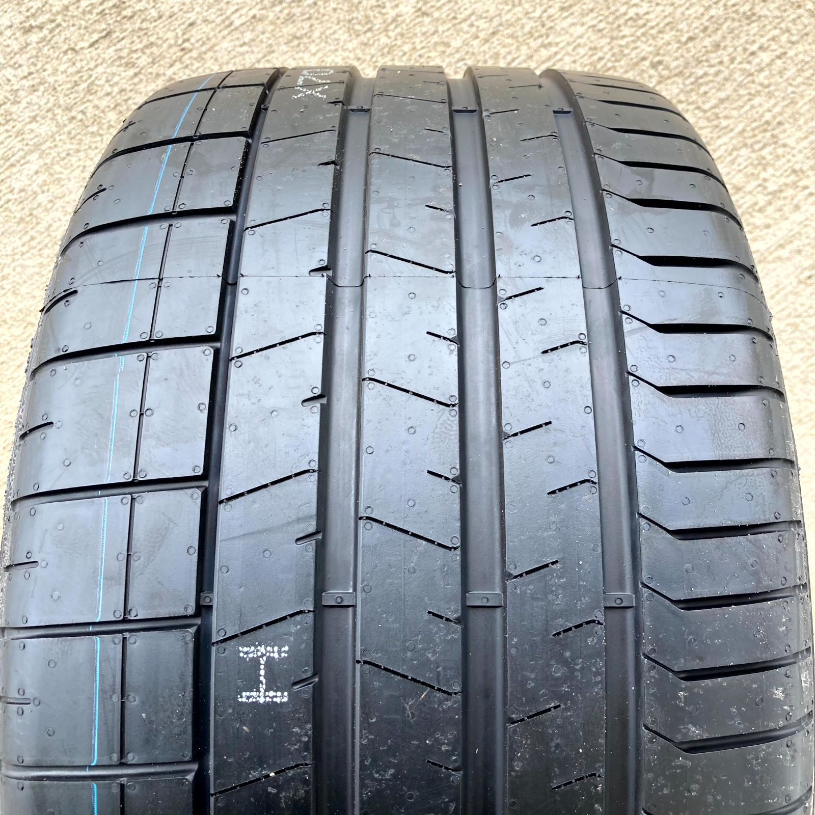 PIRELLI P
