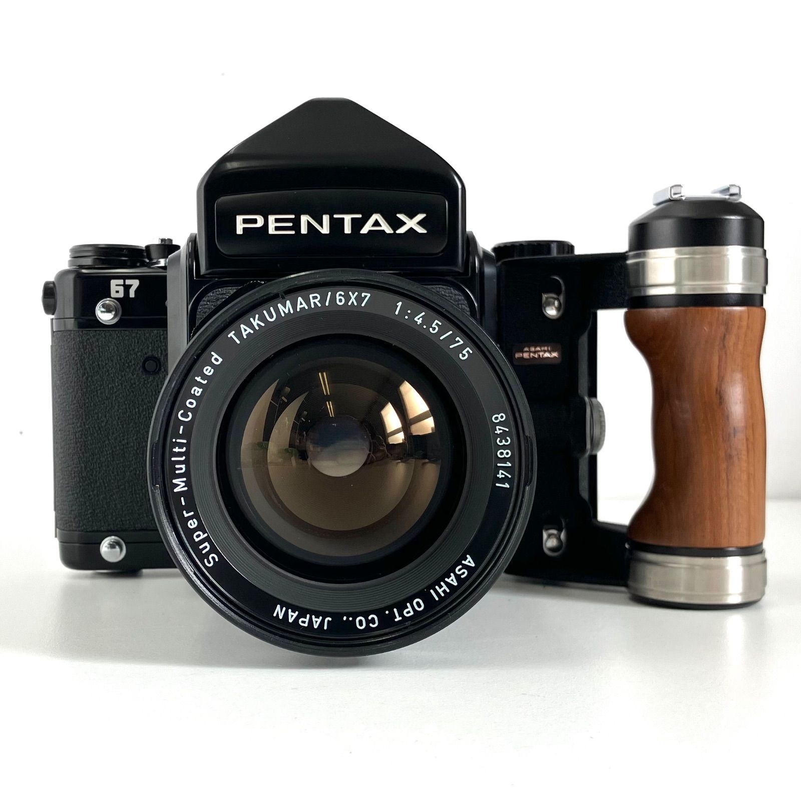 585917】 PENTAX67 / Super-Multi-Coated TAKUMAR 75mm F4.5 グリップ