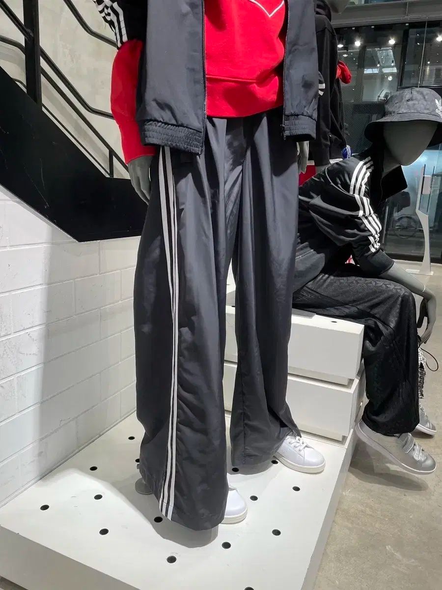 W adidas アディダス ザ オリジナルズ オーバーサイズ トラック パンツ 黒 XL DECORATOM_COM_BR