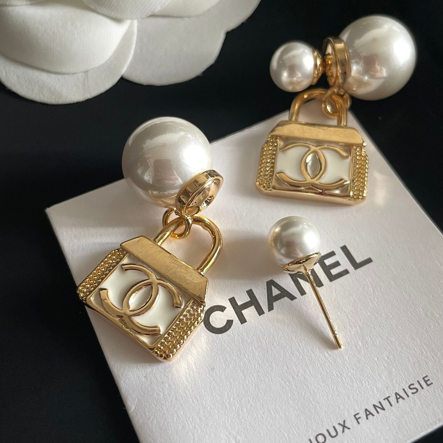 最終値下げ 本日限定値下げ CHANEL ビンテージピアス 超レア 今日特価】CHANEL ヴィンテージ ダブル C ピアス 送料無料 限定