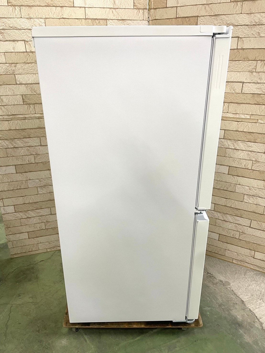 大阪送料無料☆3か月保障付き☆冷蔵庫☆2022年☆シャープ☆2ドア☆SJ  