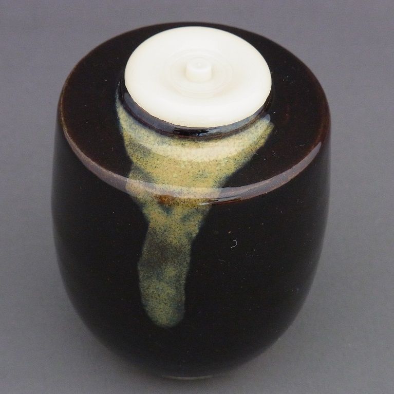 茶道具　香合　寿老人香合　洞窯十五世　水野家康作　栞　共箱　S104KG 茶道具 香合 寿老人香合 洞窯十五世 水野家康作 栞 共箱 S104KG