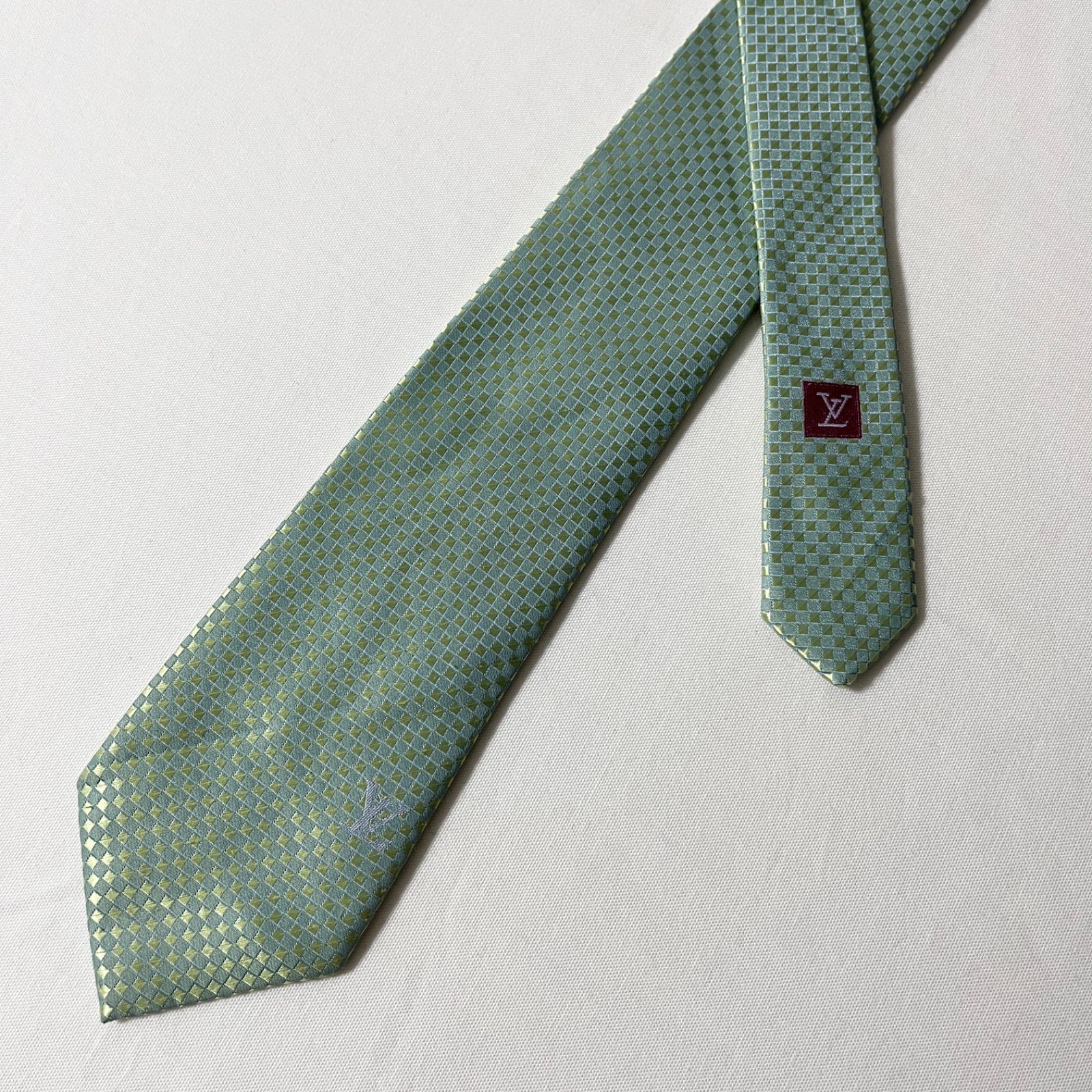 美品 ヴィトン LVロゴ ネクタイ シルク グリーン LOUIS VUITTON 美品 LOUIS VUITTON ルイヴィトン ネクタイ シルク100% ミント