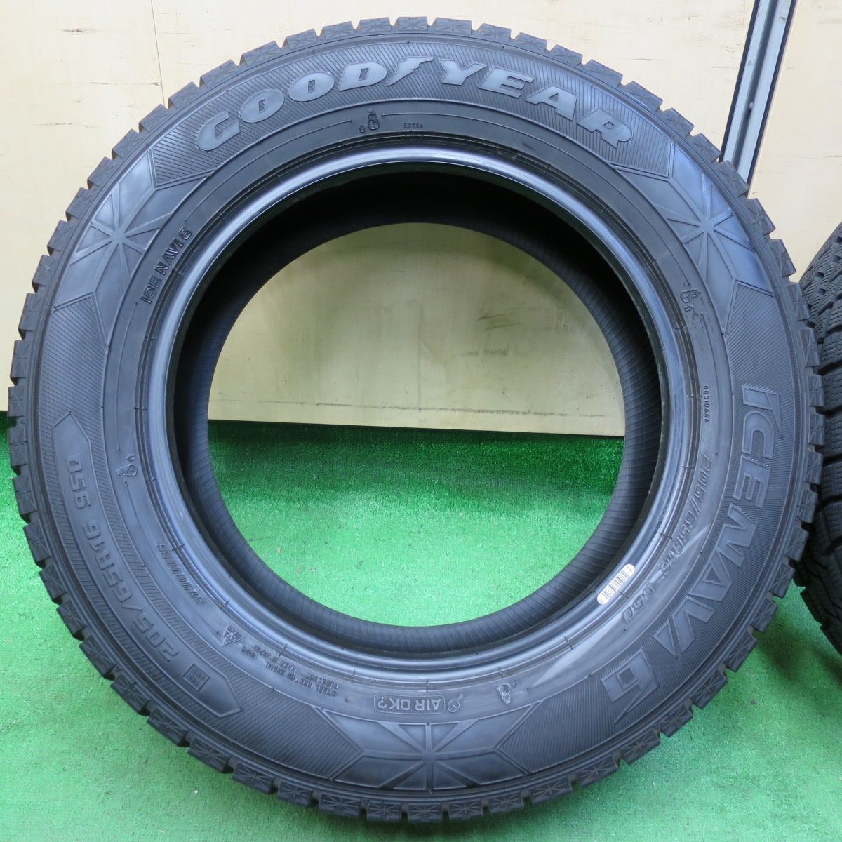 直接限定バリ溝スタッドレスタイヤ＆ホイール205/65R16 エスティマ