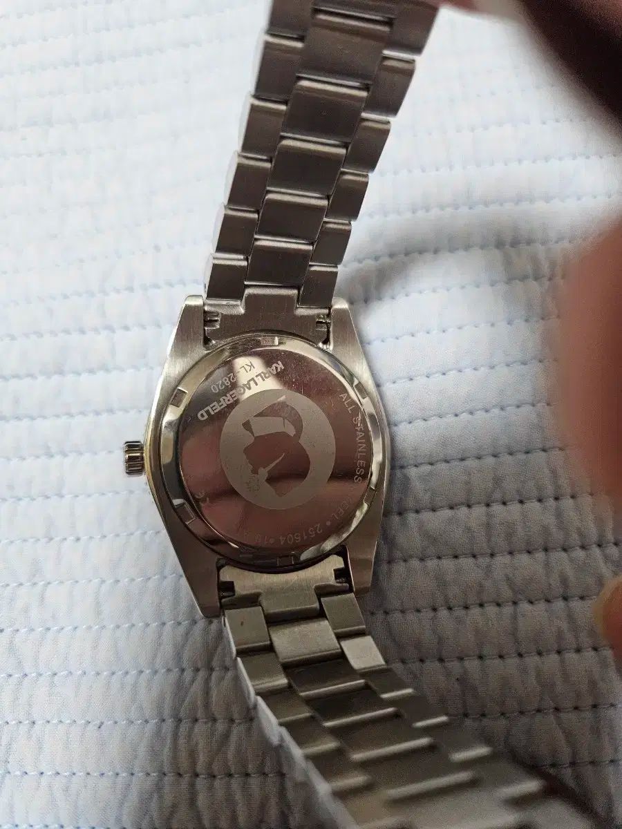 カールラガーフェルド メタル 時計 レディース 予備の時計バンド