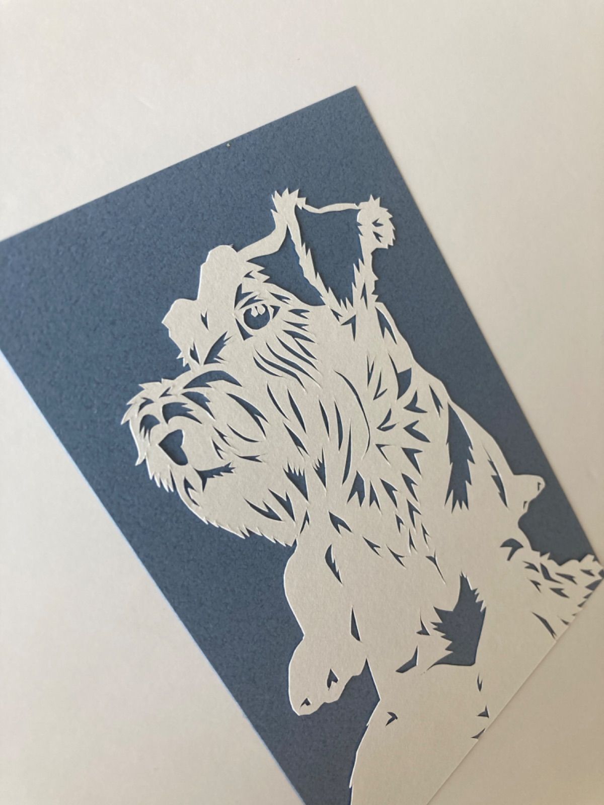 切り絵 【横顔シリーズ〜ミニチュア・シュナウザー〜】「陽気な