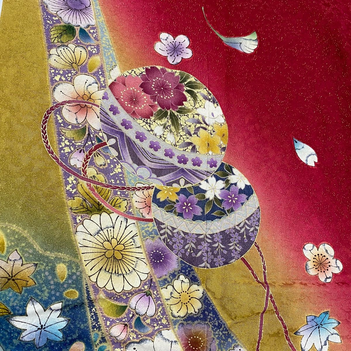 振袖 身丈154.5cm 裄丈70.5cm L 袷 鞠 草花 金彩 金通し 赤 正絹 名品  