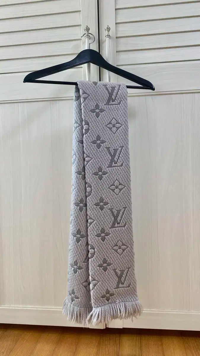 Louis Vuitton ルイヴィトン ロゴマニア マフラー グレー