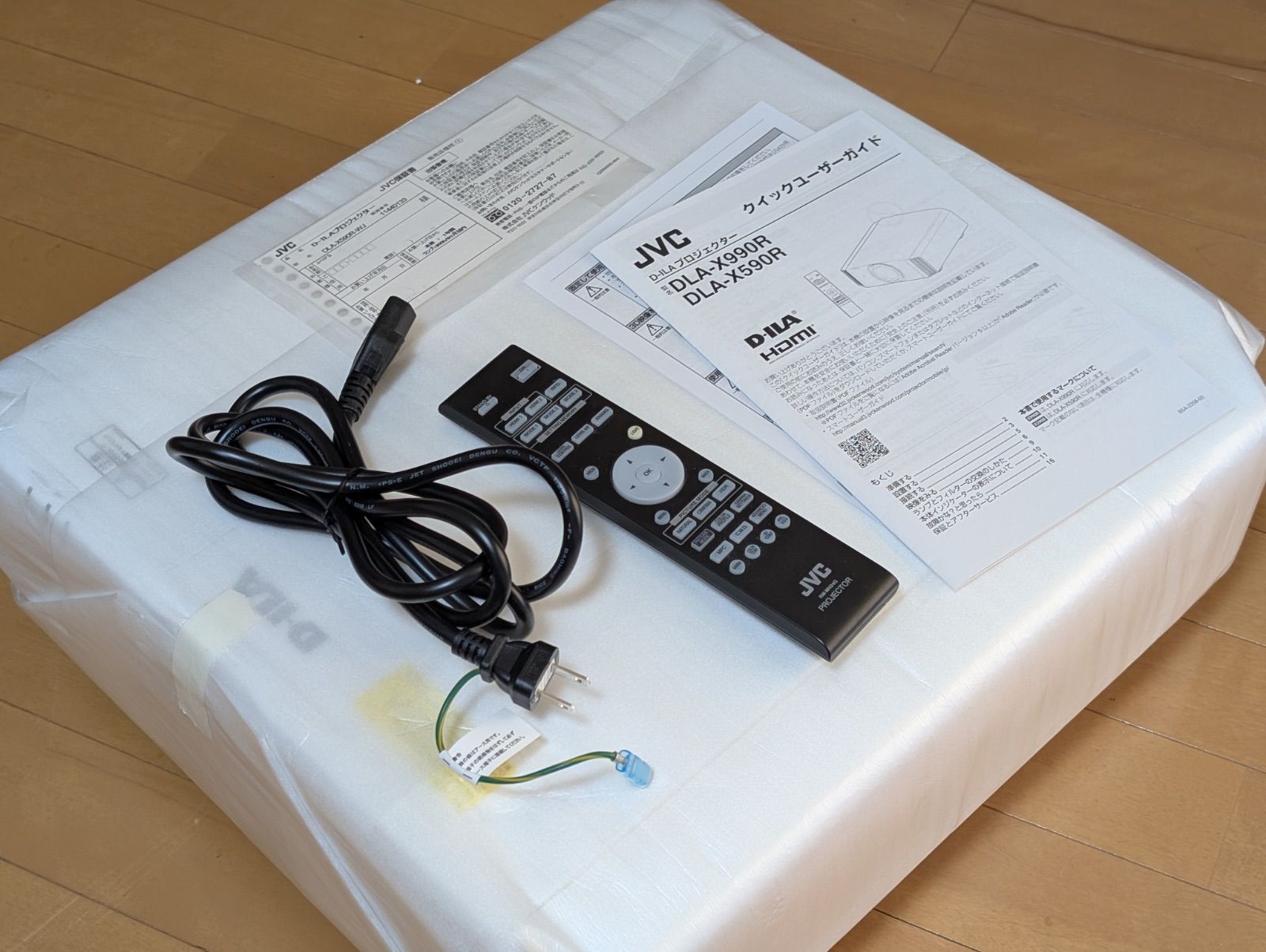 JVC / DLA-X590R (W) 中古美品 R7/9月画像追加 - メルカリ