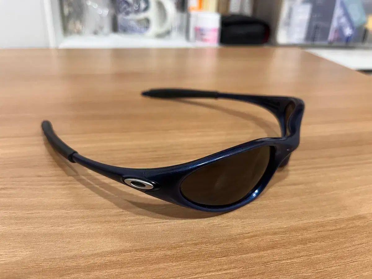 オークリー ミニッツ 1 0 1世代 コバルト ブルー