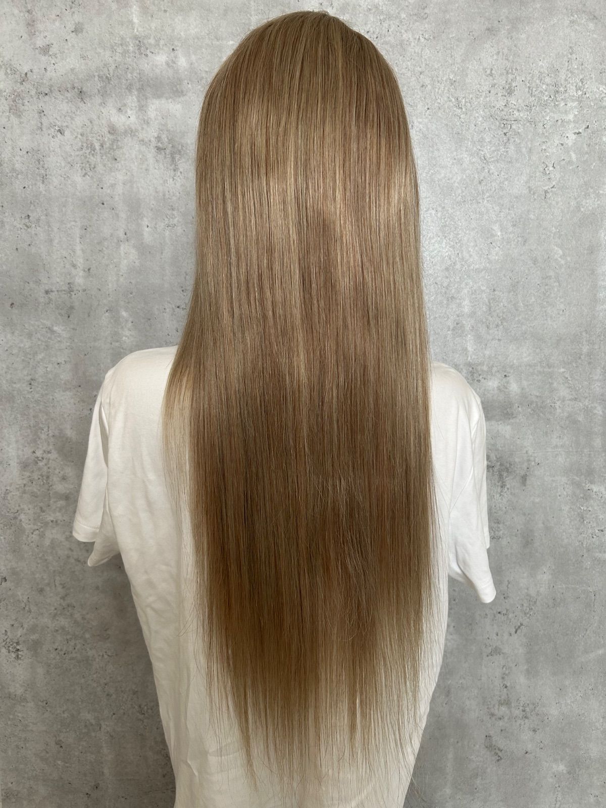 アッシュブロンド｜自然なもみあげ